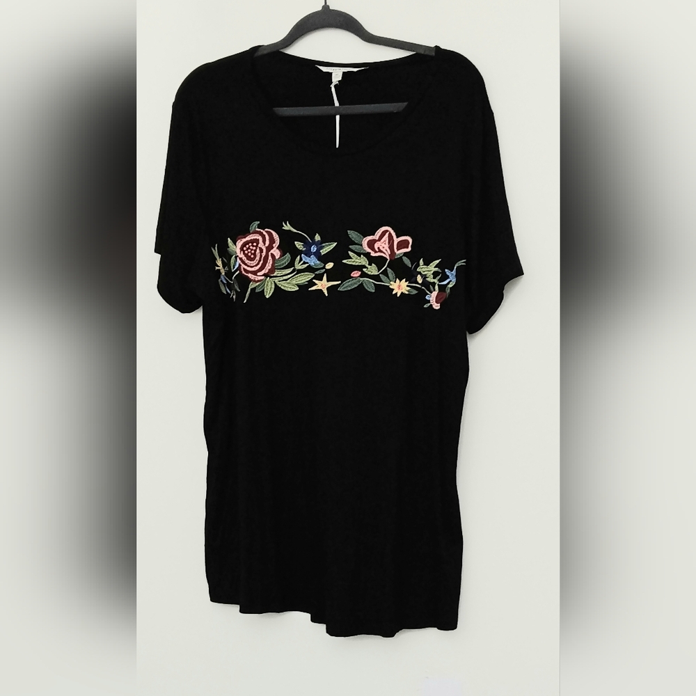 Davi & Dani Swing Tee Women's Size 1XL Black Floral Embroidered Short Sleeve NEW